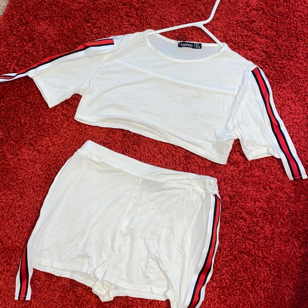 Short Set - Picture 2 of 2